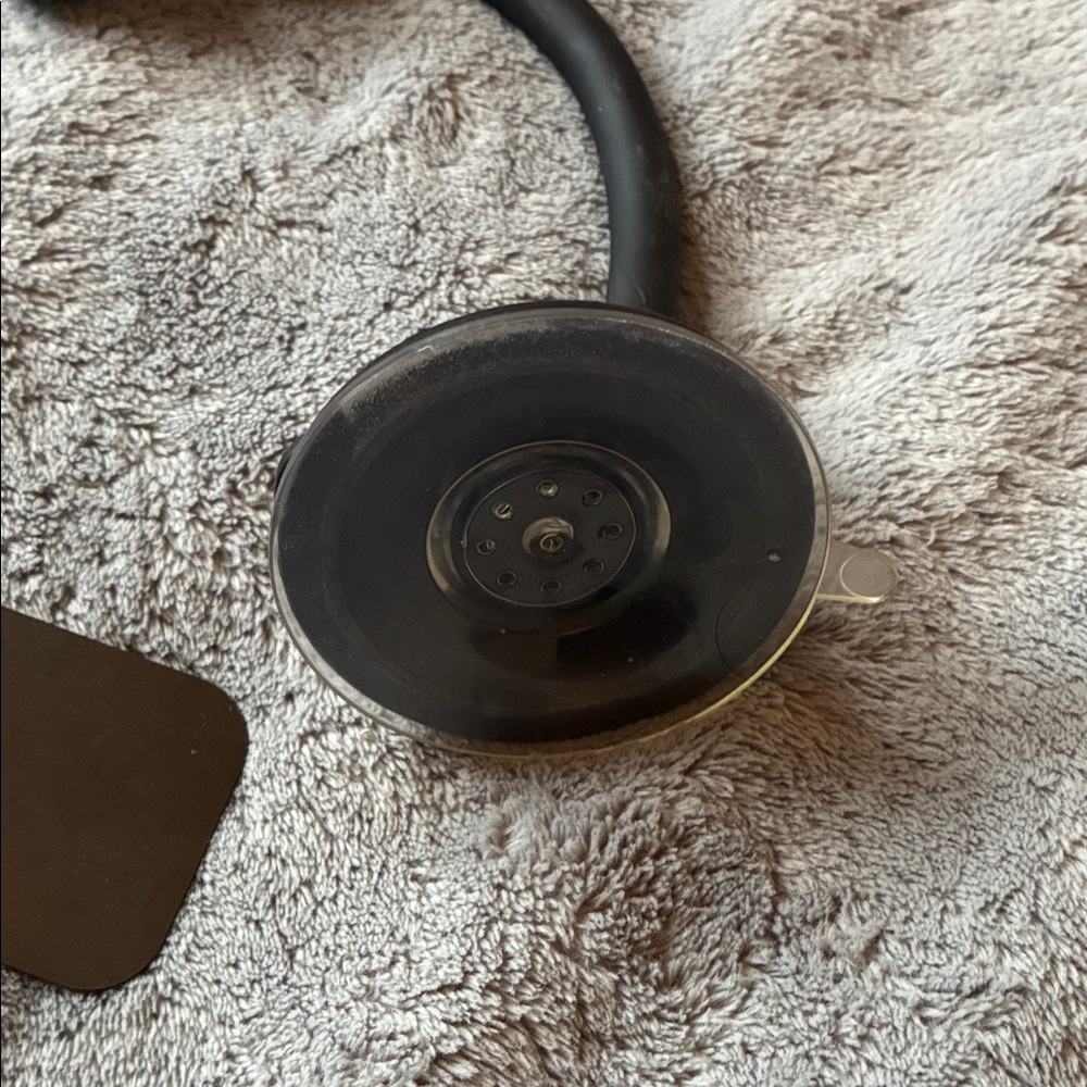 Black Magnetic Car Phone Mount - Picture 2 of 6